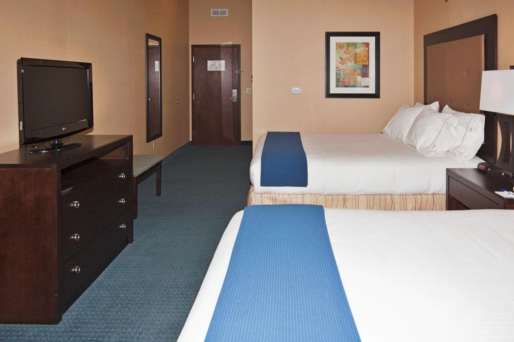 Holiday Inn Express & Suites Detroit - Novi By Ihg Exterior photo