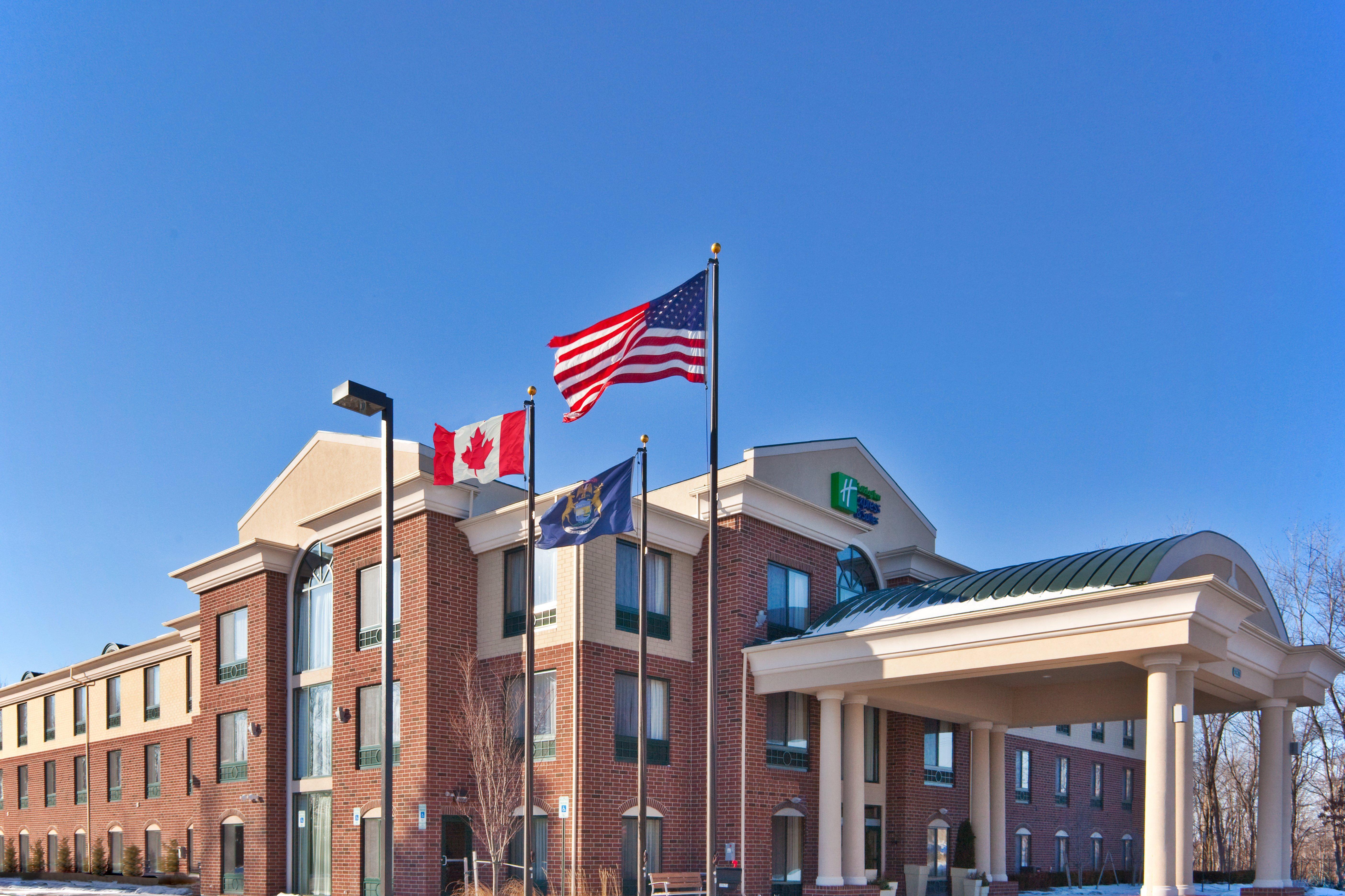 Holiday Inn Express & Suites Detroit - Novi By Ihg Exterior photo