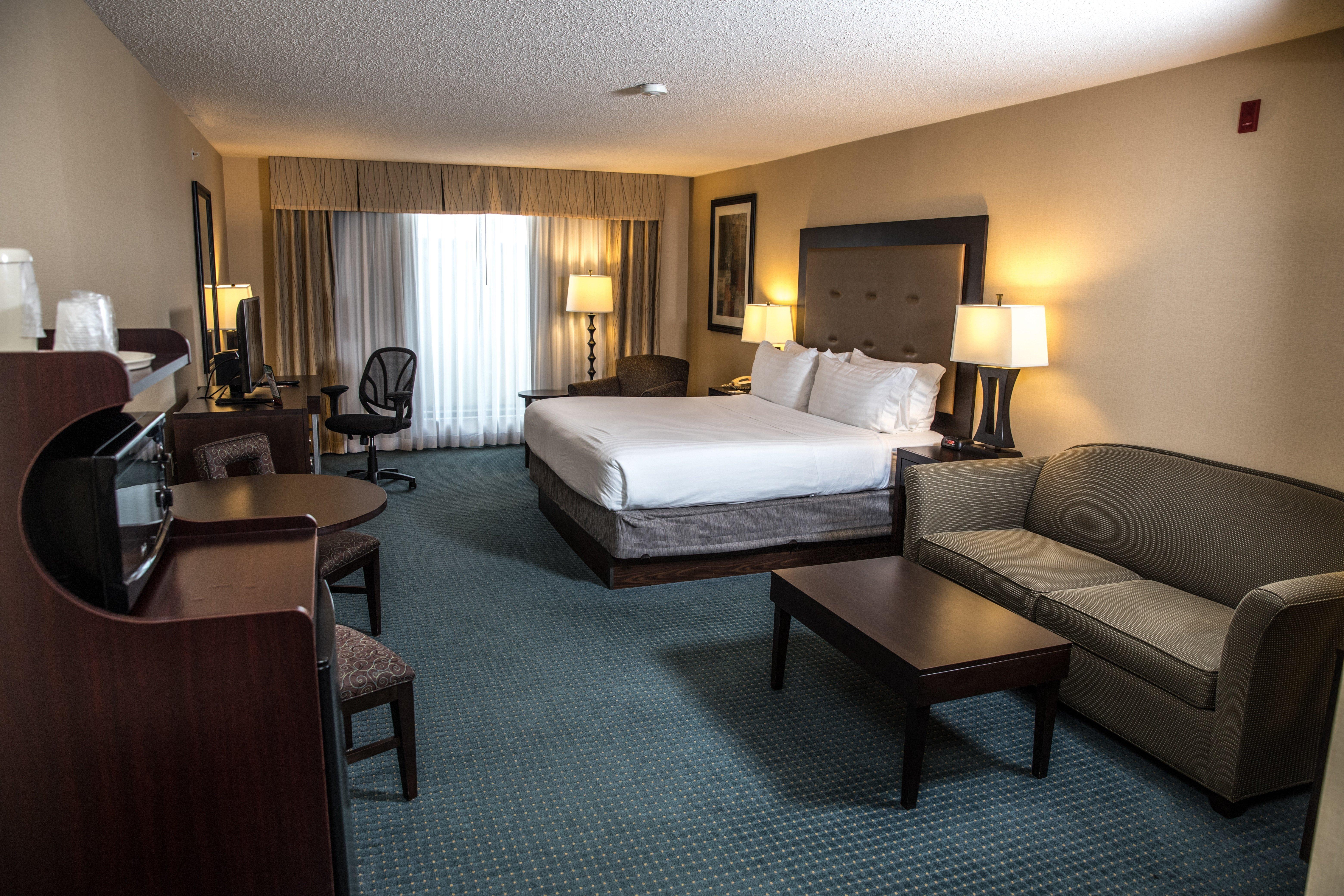 Holiday Inn Express & Suites Detroit - Novi By Ihg Exterior photo