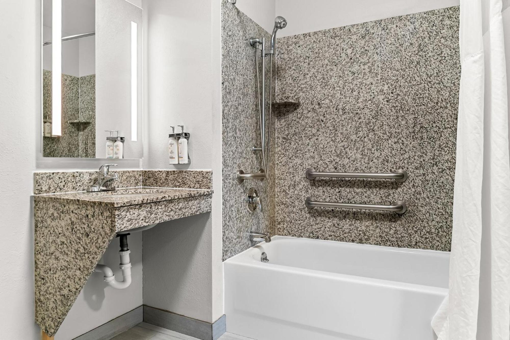 Holiday Inn Express & Suites Detroit - Novi By Ihg Exterior photo