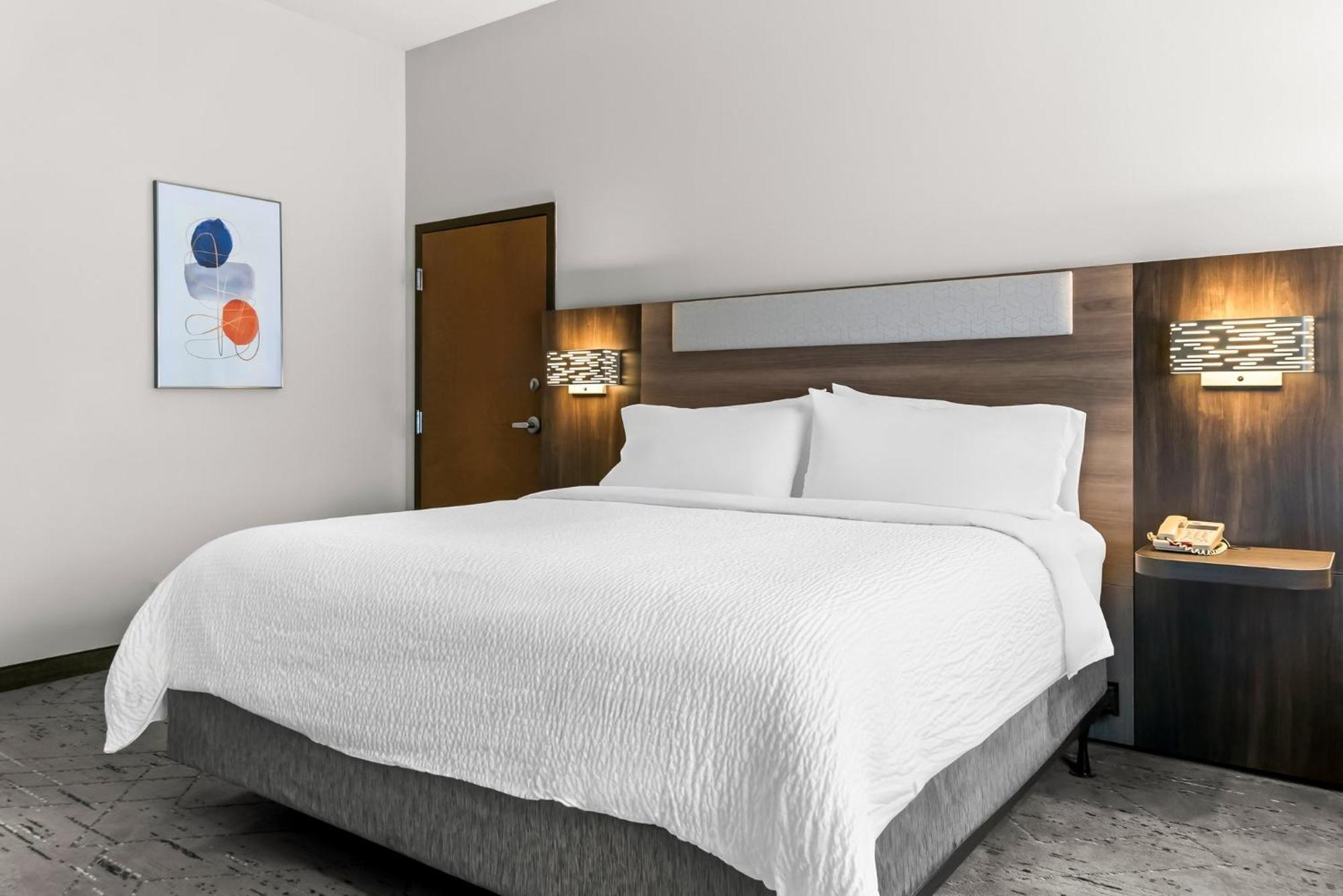 Holiday Inn Express & Suites Detroit - Novi By Ihg Exterior photo