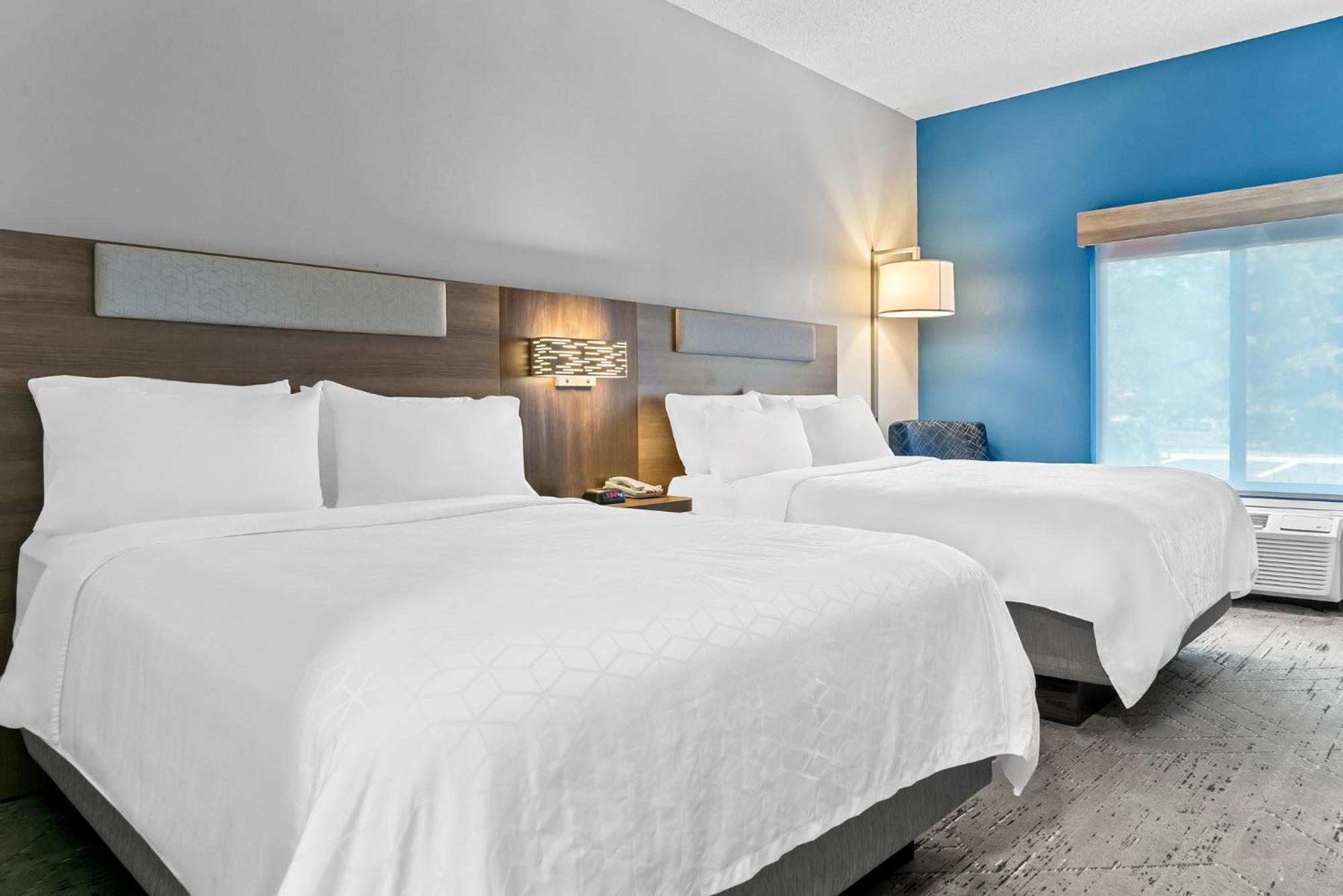 Holiday Inn Express & Suites Detroit - Novi By Ihg Exterior photo