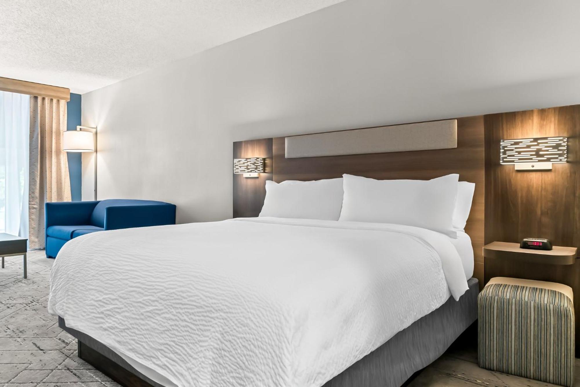 Holiday Inn Express & Suites Detroit - Novi By Ihg Exterior photo