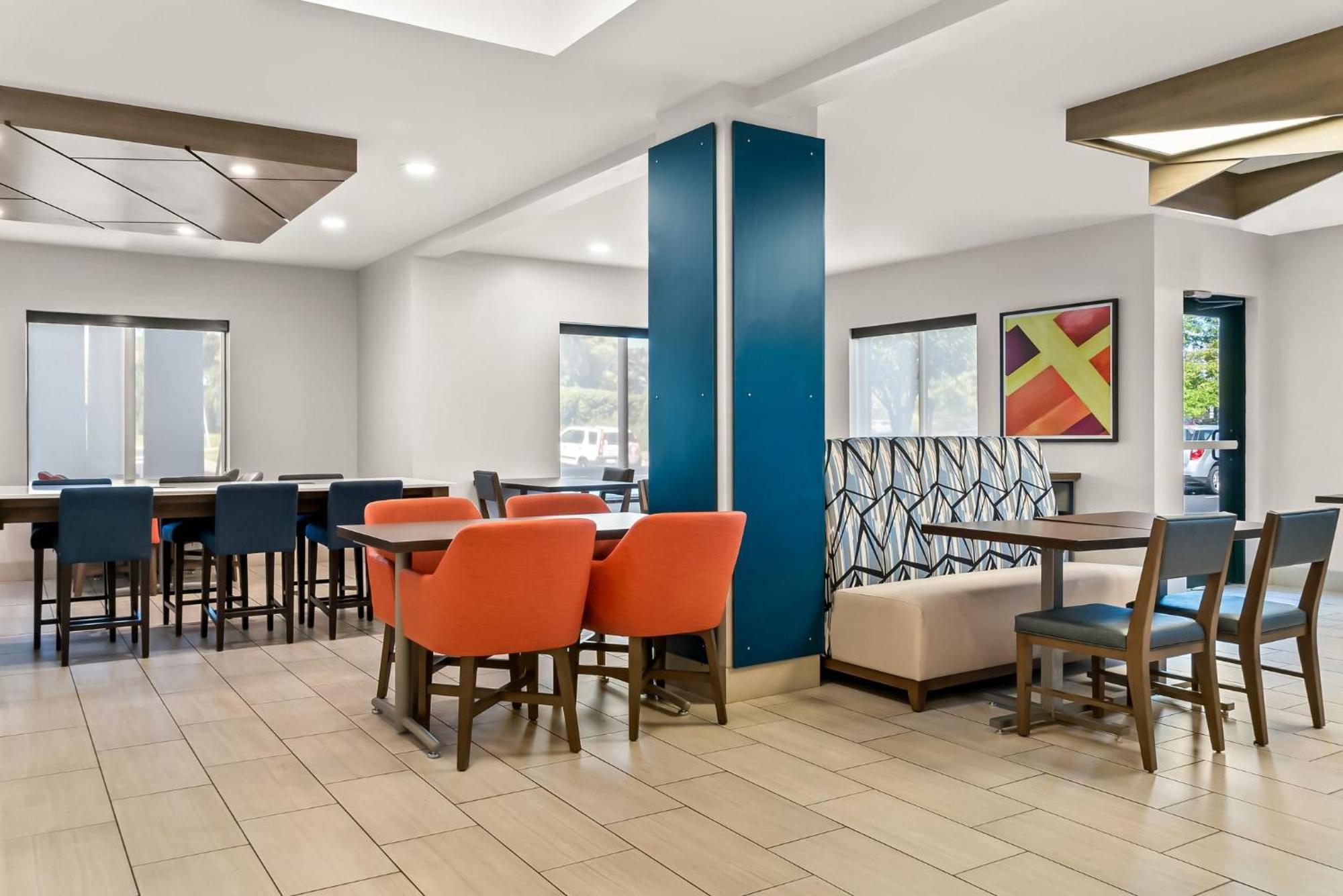 Holiday Inn Express & Suites Detroit - Novi By Ihg Exterior photo