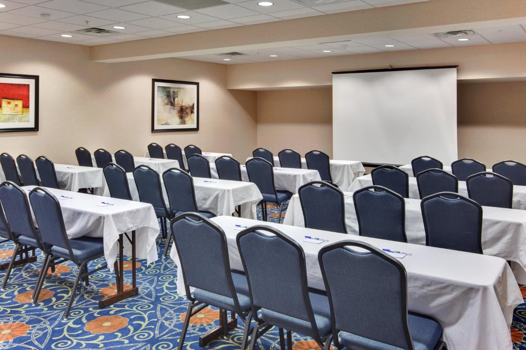 Holiday Inn Express & Suites Detroit - Novi By Ihg Exterior photo