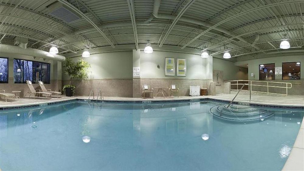 Holiday Inn Express & Suites Detroit - Novi By Ihg Exterior photo